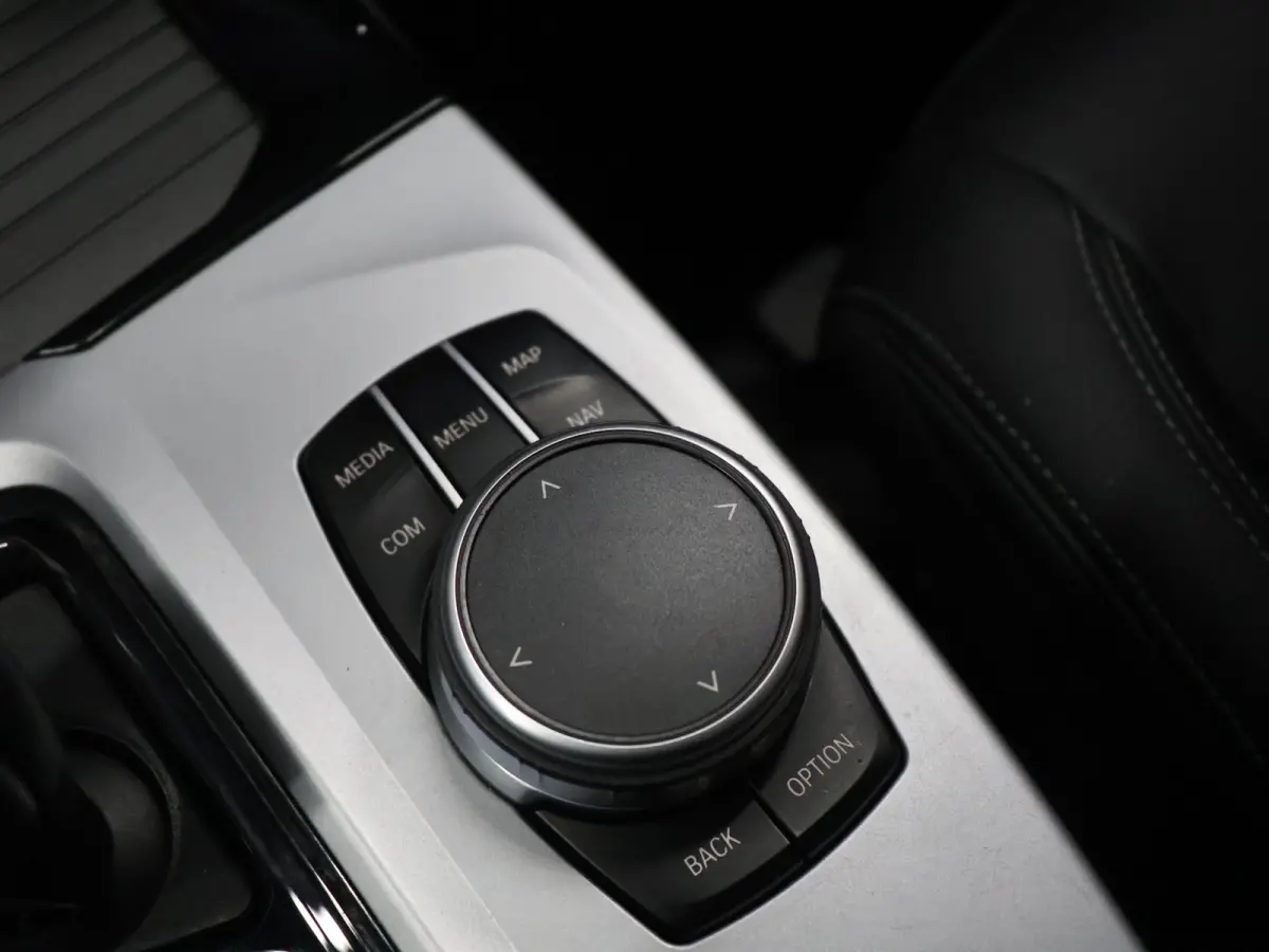 xDrive30e High Executive [SCHUIFKANTELDAK, APPLE CARPLAY, ANDROID, STOELVERWARMING, VOL LEDER, ELEKTRISCHE ACHTERKLEP, PDC V+A, CRUISE CONTROL, GROOT NAVIGATIE, 3-ZONE CLIMATE, DIGITAL DASH,