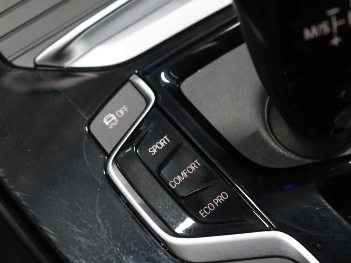 xDrive30e High Executive [SCHUIFKANTELDAK, APPLE CARPLAY, ANDROID, STOELVERWARMING, VOL LEDER, ELEKTRISCHE ACHTERKLEP, PDC V+A, CRUISE CONTROL, GROOT NAVIGATIE, 3-ZONE CLIMATE, DIGITAL DASH,