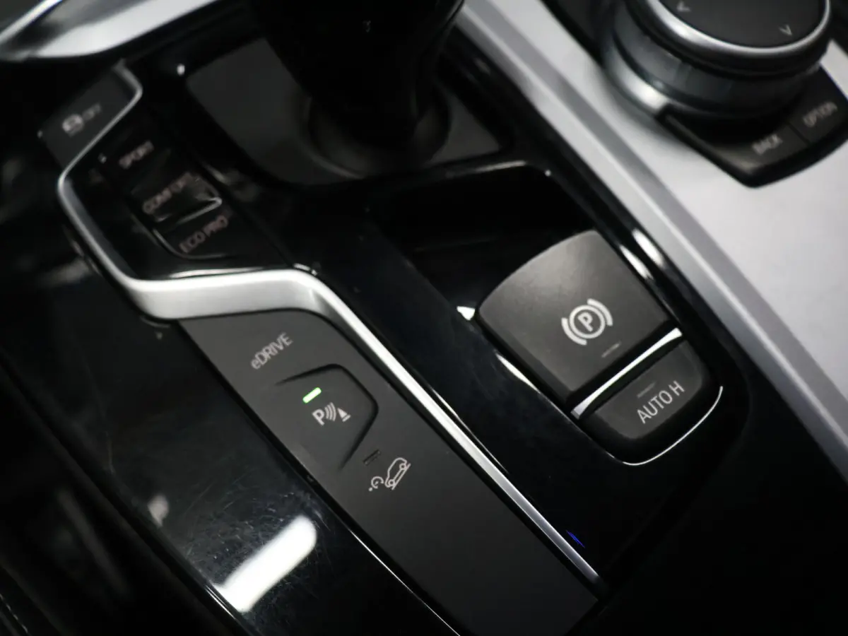 xDrive30e High Executive [SCHUIFKANTELDAK, APPLE CARPLAY, ANDROID, STOELVERWARMING, VOL LEDER, ELEKTRISCHE ACHTERKLEP, PDC V+A, CRUISE CONTROL, GROOT NAVIGATIE, 3-ZONE CLIMATE, DIGITAL DASH,