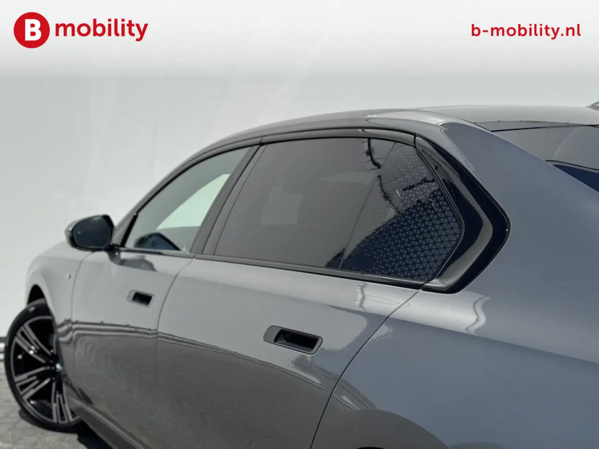 xDrive60 106 kWh M-Sport Pro Panoramadak NL Auto! | Bowers&Wilkins | Driving Assistand Professional | Stoel/ stuurverwarming | 360 Camera | Head-Up Display