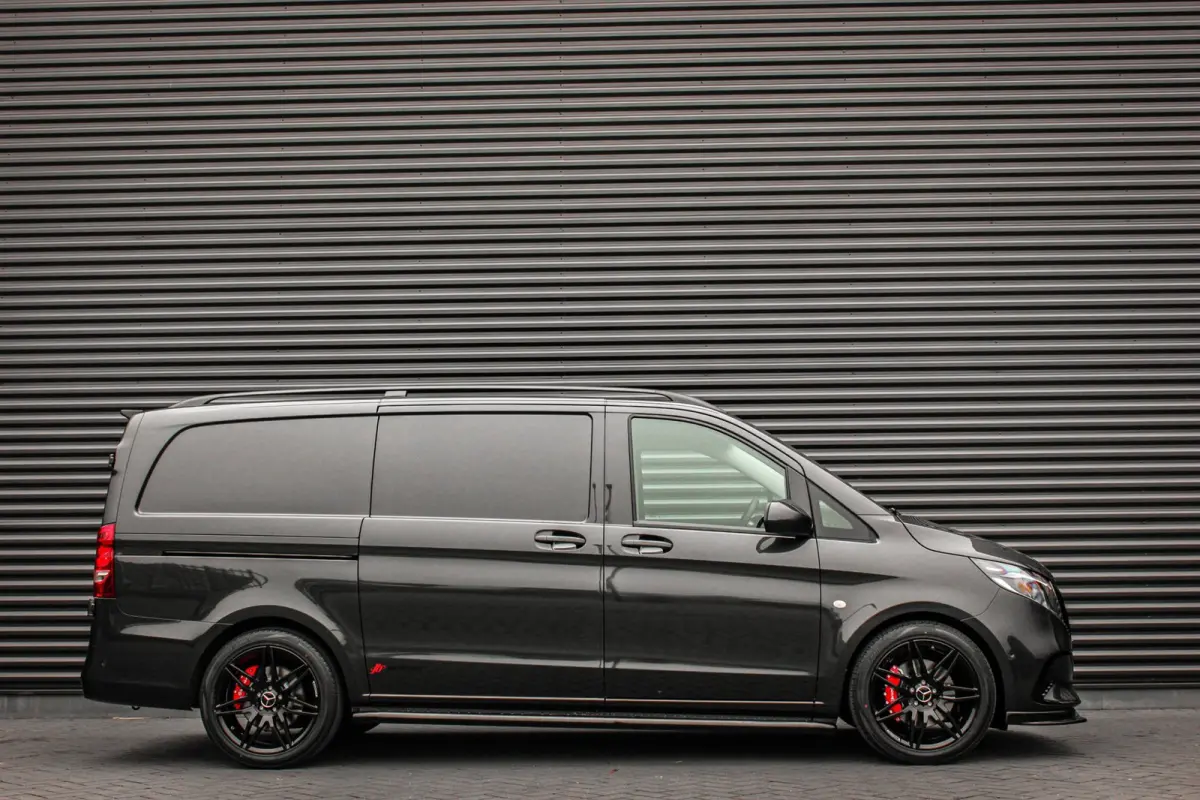 119 CDI L2 SELECT LANG LEDEREN BEKLEDING / 2XSCHUIFDEUR / BPM VRIJ / VERLAAGD / AMG / APPLE CARPLAY / FULLBLACK