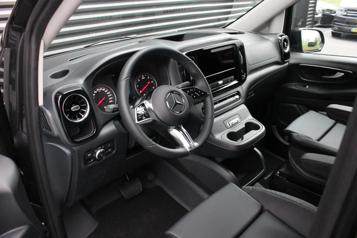 119 CDI L2 SELECT LANG LEDEREN BEKLEDING / 2XSCHUIFDEUR / BPM VRIJ / VERLAAGD / AMG / APPLE CARPLAY / FULLBLACK
