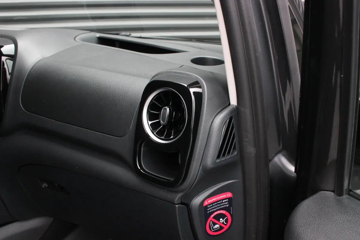 119 CDI L2 SELECT LANG LEDEREN BEKLEDING / 2XSCHUIFDEUR / BPM VRIJ / VERLAAGD / AMG / APPLE CARPLAY / FULLBLACK