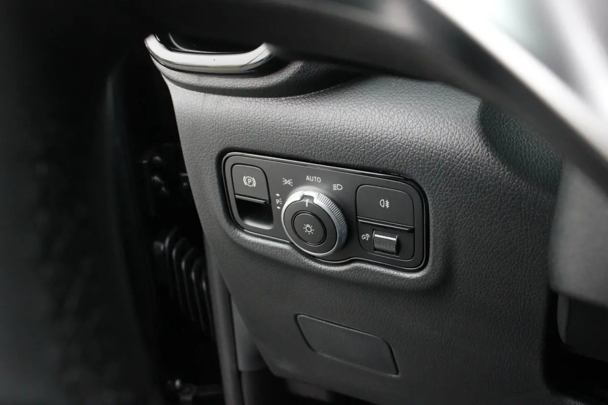 119 CDI L2 SELECT LANG LEDEREN BEKLEDING / 2XSCHUIFDEUR / BPM VRIJ / VERLAAGD / AMG / APPLE CARPLAY / FULLBLACK