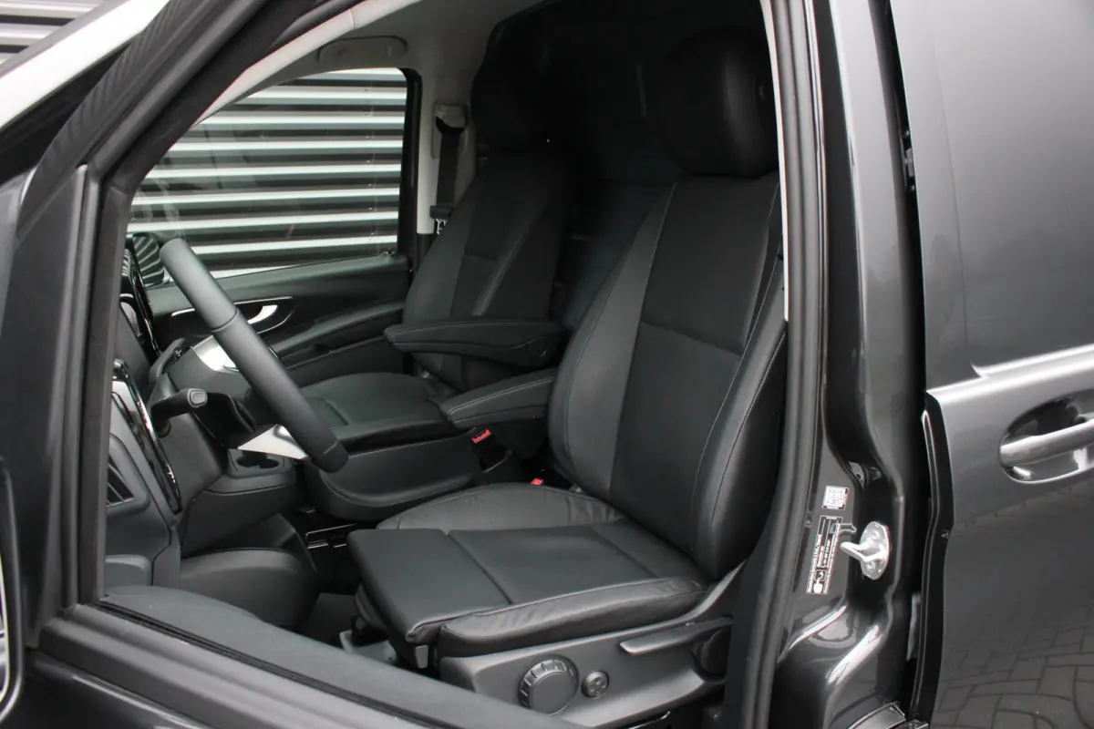 119 CDI L2 SELECT LANG LEDEREN BEKLEDING / 2XSCHUIFDEUR / BPM VRIJ / VERLAAGD / AMG / APPLE CARPLAY / FULLBLACK