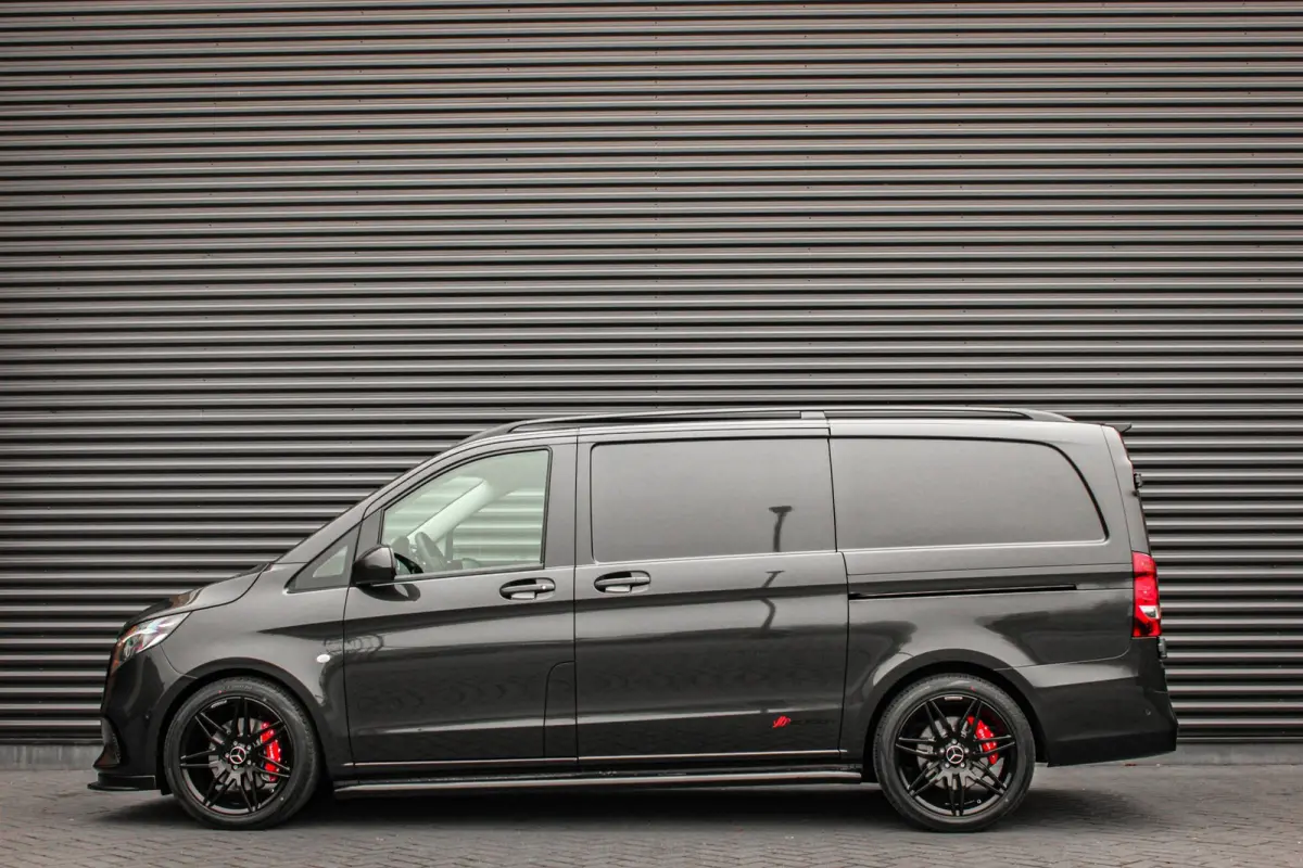 119 CDI L2 SELECT LANG LEDEREN BEKLEDING / 2XSCHUIFDEUR / BPM VRIJ / VERLAAGD / AMG / APPLE CARPLAY / FULLBLACK