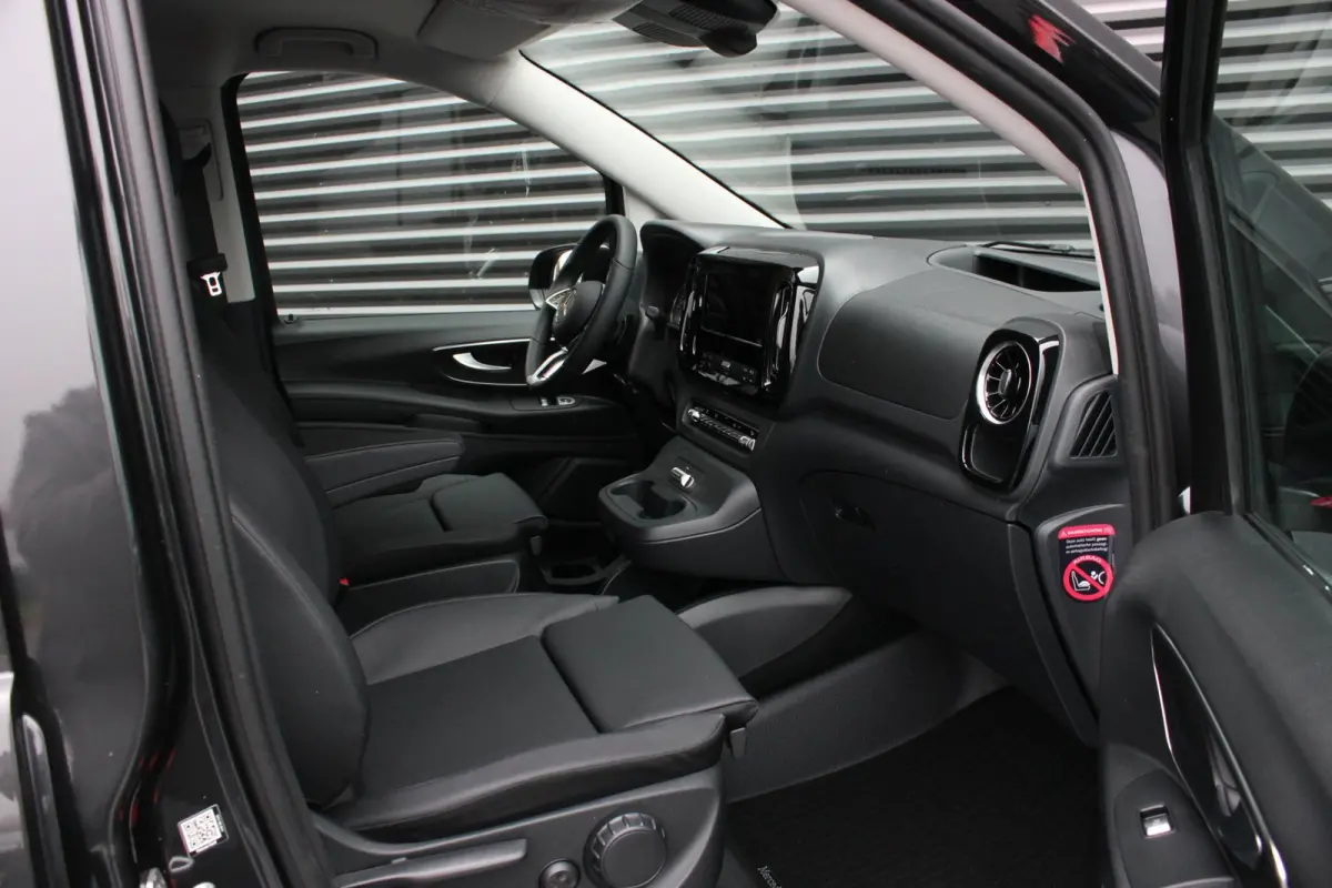 119 CDI L2 SELECT LANG LEDEREN BEKLEDING / 2XSCHUIFDEUR / BPM VRIJ / VERLAAGD / AMG / APPLE CARPLAY / FULLBLACK