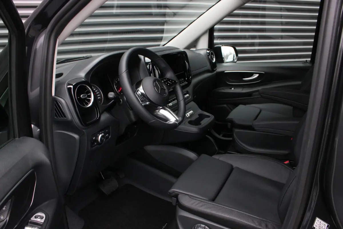 119 CDI L2 SELECT LANG LEDEREN BEKLEDING / 2XSCHUIFDEUR / BPM VRIJ / VERLAAGD / AMG / APPLE CARPLAY / FULLBLACK