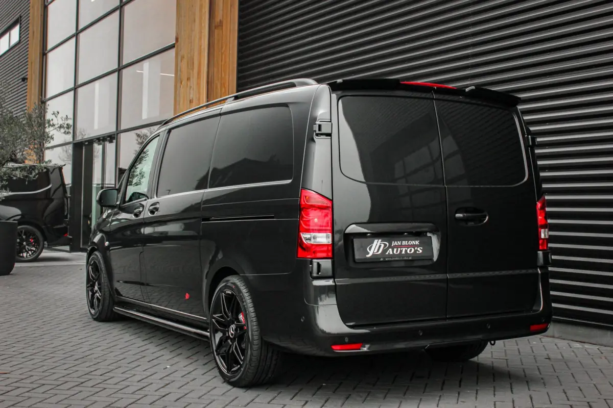 119 CDI L2 SELECT LANG LEDEREN BEKLEDING / 2XSCHUIFDEUR / BPM VRIJ / VERLAAGD / AMG / APPLE CARPLAY / FULLBLACK