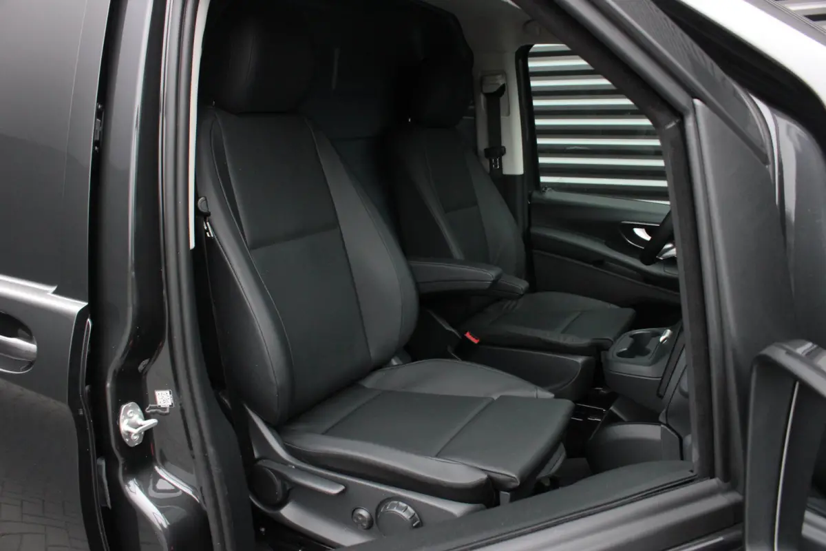 119 CDI L2 SELECT LANG LEDEREN BEKLEDING / 2XSCHUIFDEUR / BPM VRIJ / VERLAAGD / AMG / APPLE CARPLAY / FULLBLACK