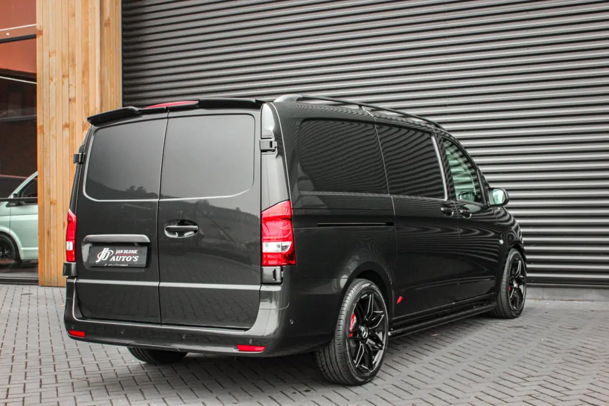 119 CDI L2 SELECT LANG LEDEREN BEKLEDING / 2XSCHUIFDEUR / BPM VRIJ / VERLAAGD / AMG / APPLE CARPLAY / FULLBLACK