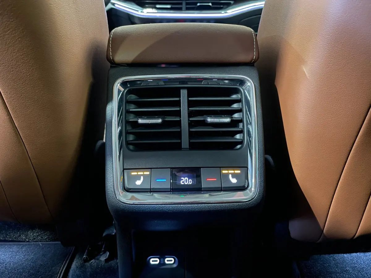 80|87% SOH|GROTE ACCU|ELEK.TREKHAAK||STUUR+STOELVERW.V+A|CARPLAY/ANDROID|CAMERA|NAVI|NAP|NL-AUTO|MARGE|