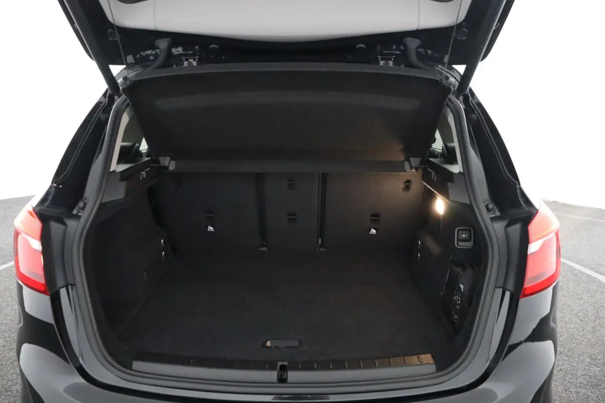 225xe iPerformance | SOH 80% | Cruise control | voorstoelen verwarmd | elektrisch bedienbare achterklep |