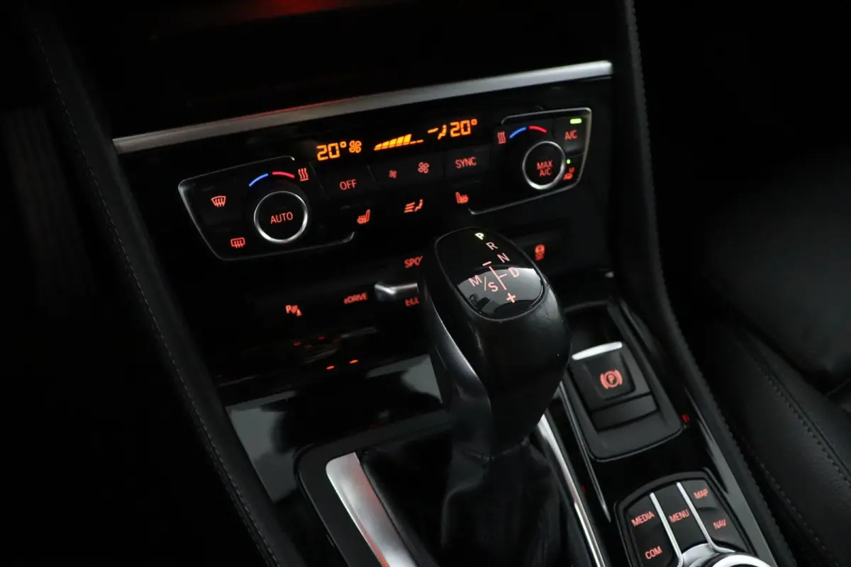 225xe iPerformance | SOH 80% | Cruise control | voorstoelen verwarmd | elektrisch bedienbare achterklep |