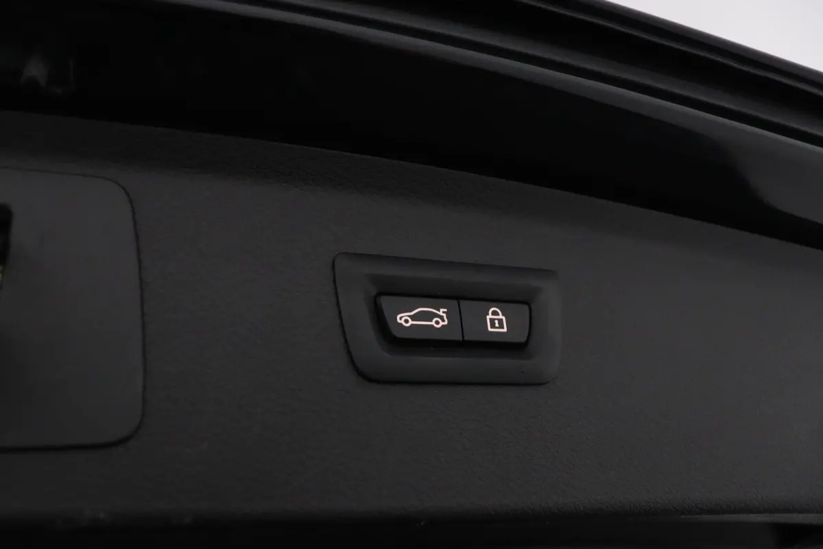225xe iPerformance | SOH 80% | Cruise control | voorstoelen verwarmd | elektrisch bedienbare achterklep |