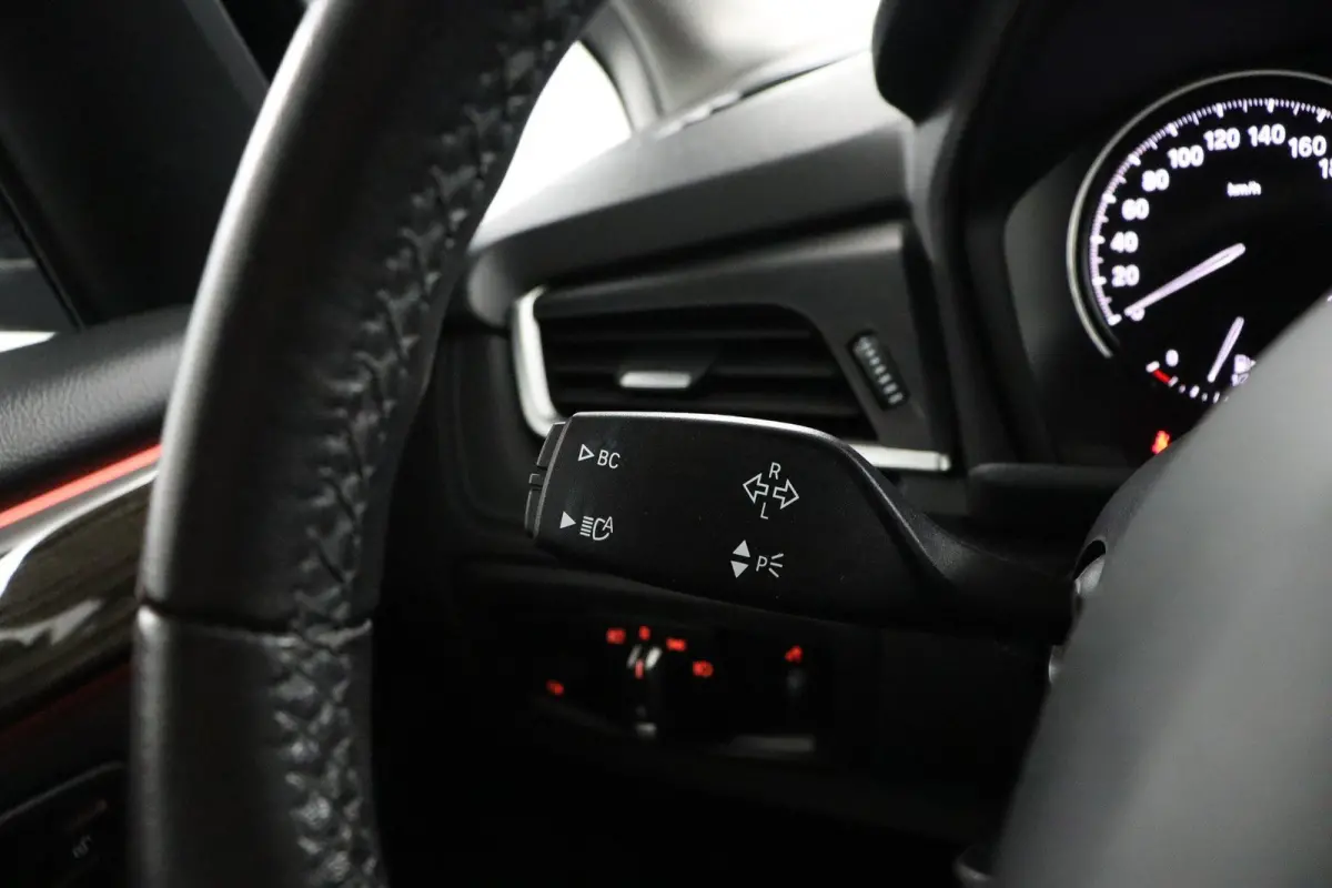225xe iPerformance | SOH 80% | Cruise control | voorstoelen verwarmd | elektrisch bedienbare achterklep |