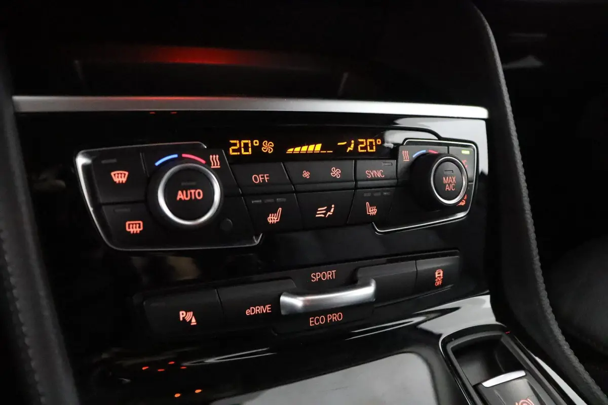 225xe iPerformance | SOH 80% | Cruise control | voorstoelen verwarmd | elektrisch bedienbare achterklep |