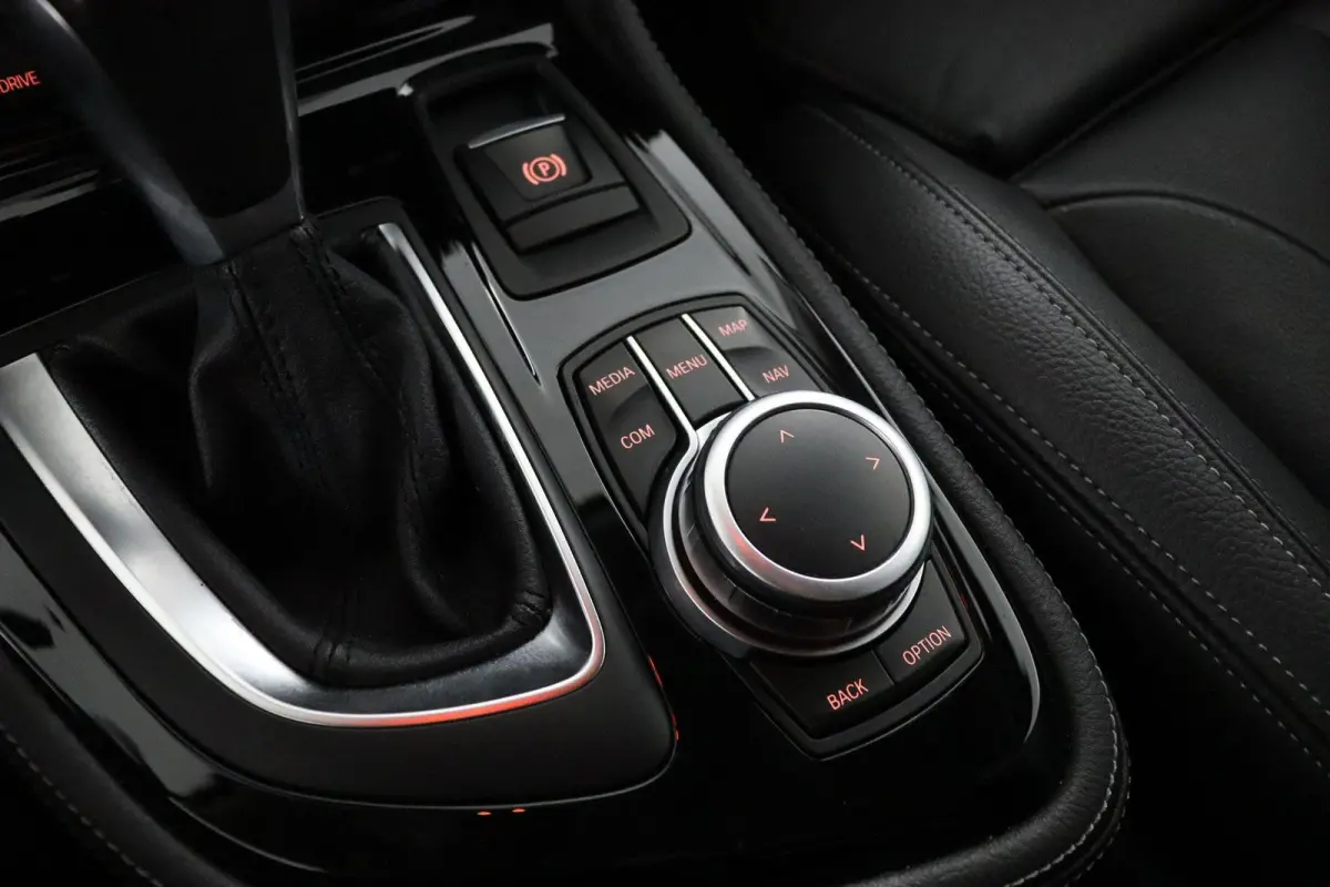 225xe iPerformance | SOH 80% | Cruise control | voorstoelen verwarmd | elektrisch bedienbare achterklep |