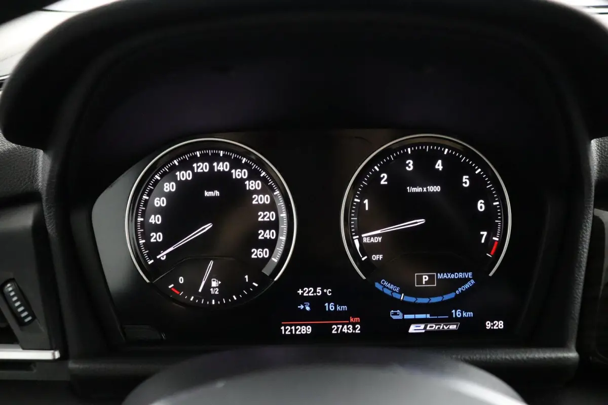 225xe iPerformance | SOH 80% | Cruise control | voorstoelen verwarmd | elektrisch bedienbare achterklep |