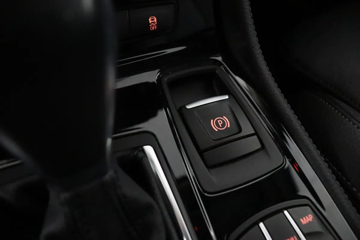 225xe iPerformance | SOH 80% | Cruise control | voorstoelen verwarmd | elektrisch bedienbare achterklep |