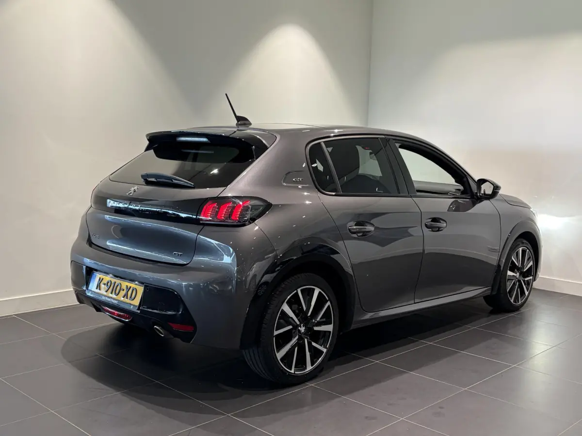1.2 PureTech GT Pack | Panoramadak | Alcantara | Camera | Navigatie