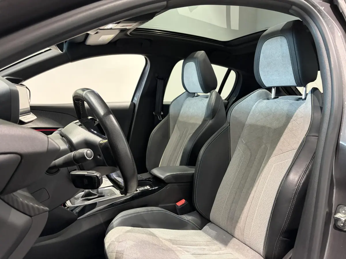 1.2 PureTech GT Pack | Panoramadak | Alcantara | Camera | Navigatie
