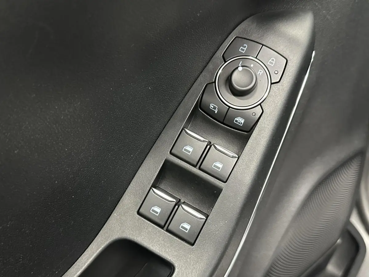 1.0 EcoBoost Titanium NAVI CRUISE LM ECC CARPLAY.
