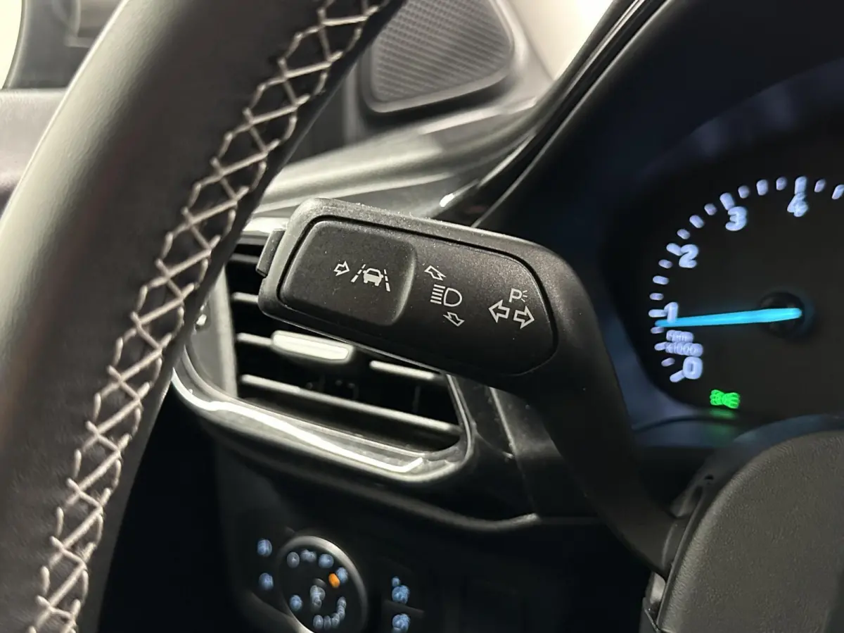 1.0 EcoBoost Titanium NAVI CRUISE LM ECC CARPLAY.
