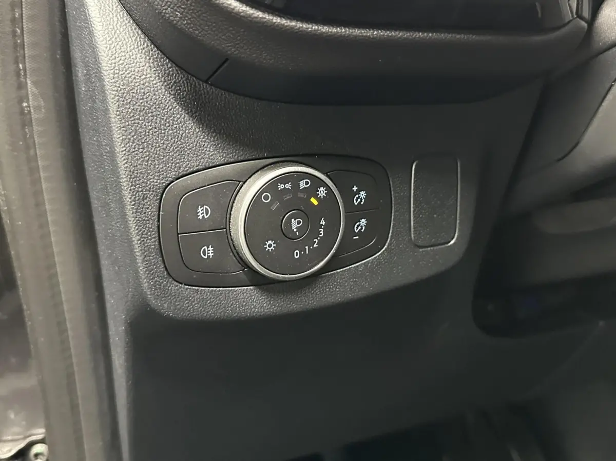 1.0 EcoBoost Titanium NAVI CRUISE LM ECC CARPLAY.