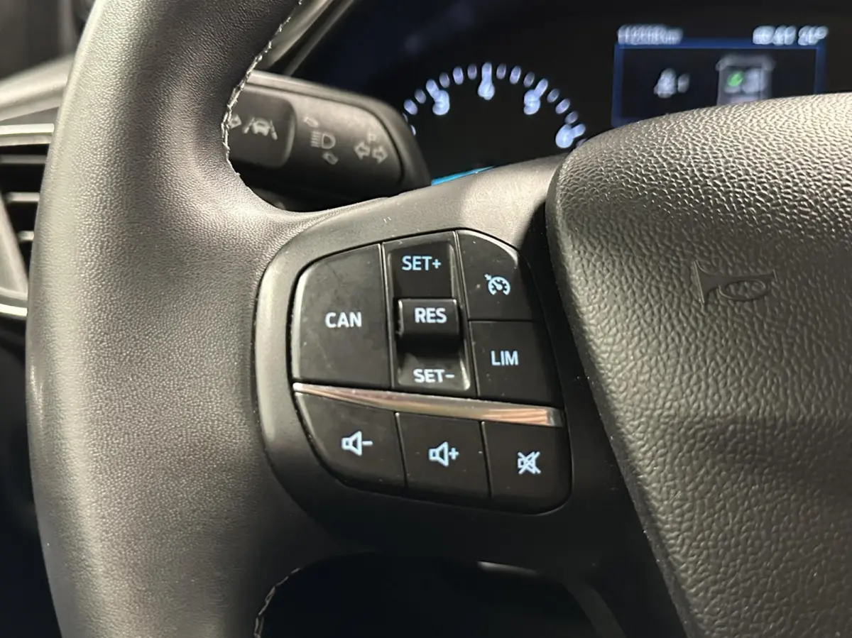 1.0 EcoBoost Titanium NAVI CRUISE LM ECC CARPLAY.