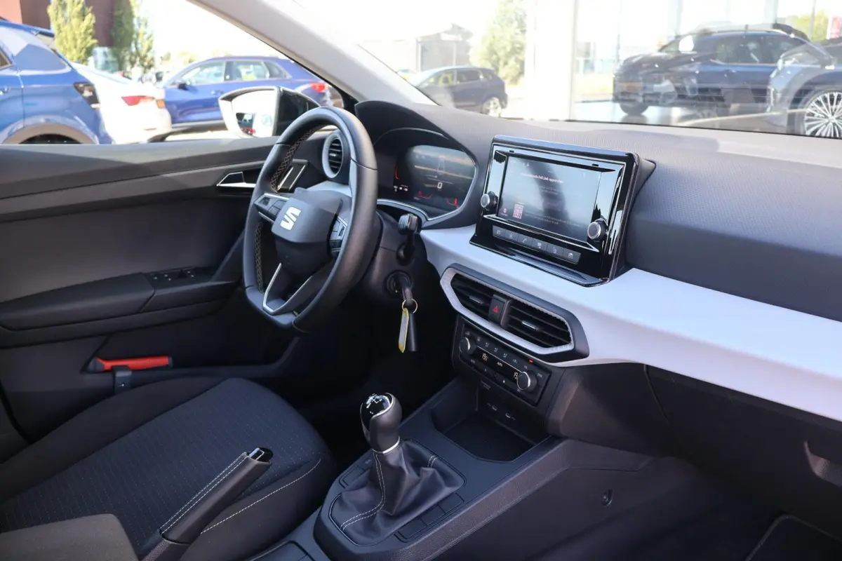 1.0 EcoTSI 95pk Style | Climate Control | Carplay | PDC | DAB radio
