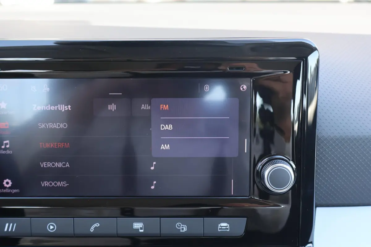 1.0 EcoTSI 95pk Style | Climate Control | Carplay | PDC | DAB radio