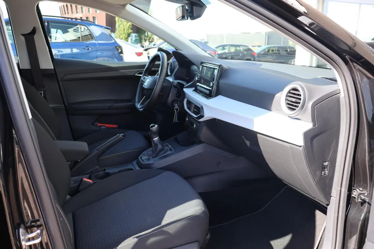 1.0 EcoTSI 95pk Style | Climate Control | Carplay | PDC | DAB radio