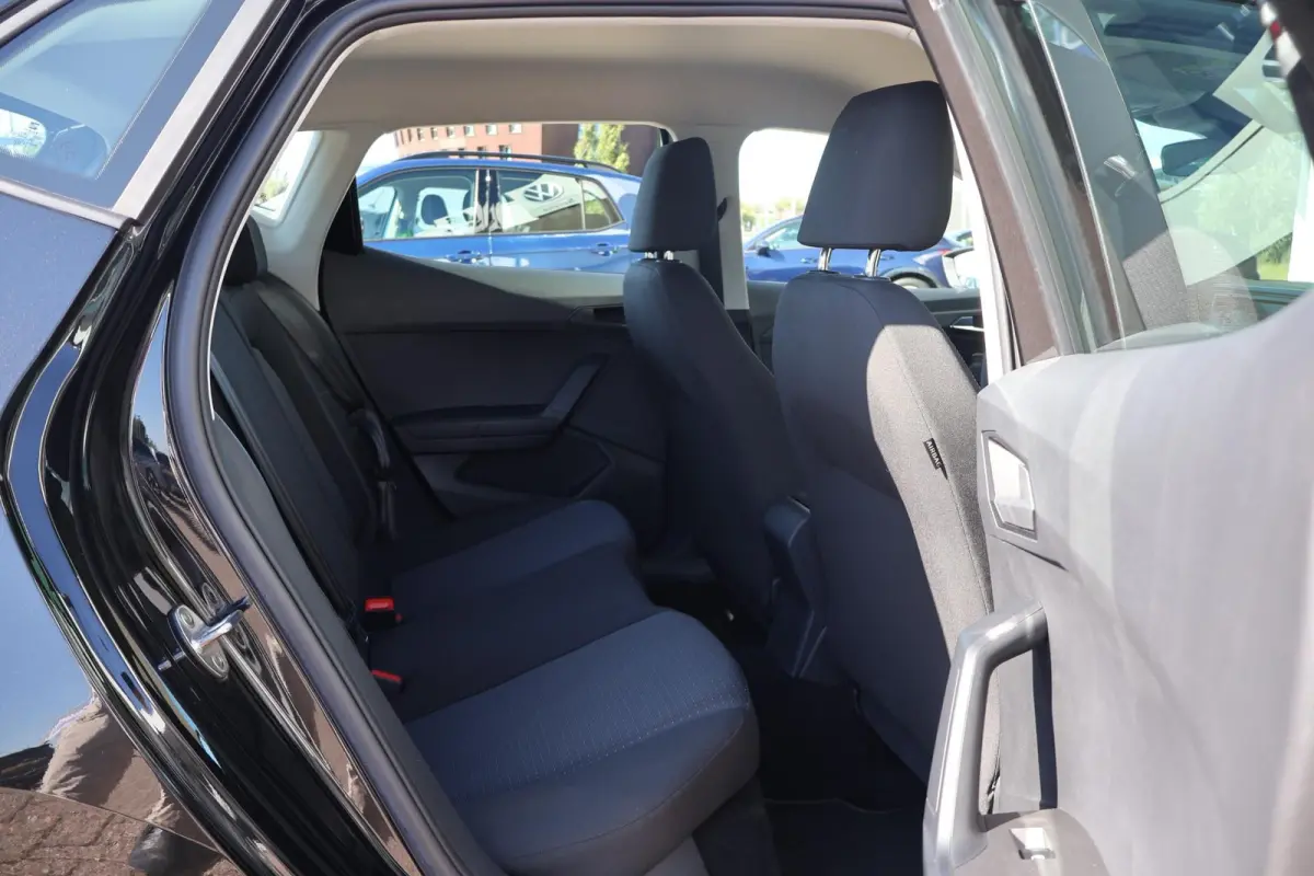 1.0 EcoTSI 95pk Style | Climate Control | Carplay | PDC | DAB radio