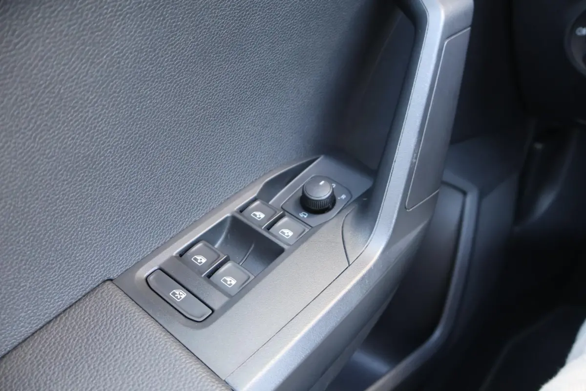 1.0 EcoTSI 95pk Style | Climate Control | Carplay | PDC | DAB radio