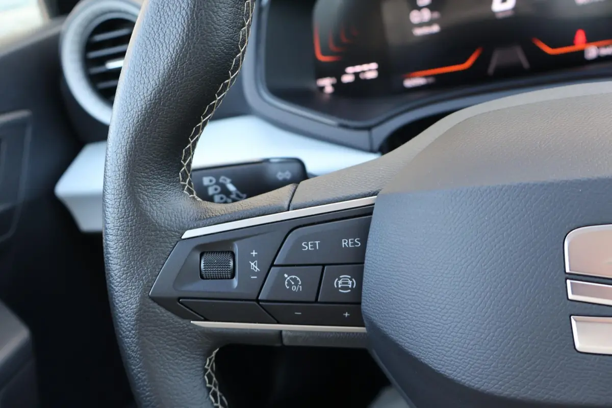 1.0 EcoTSI 95pk Style | Climate Control | Carplay | PDC | DAB radio