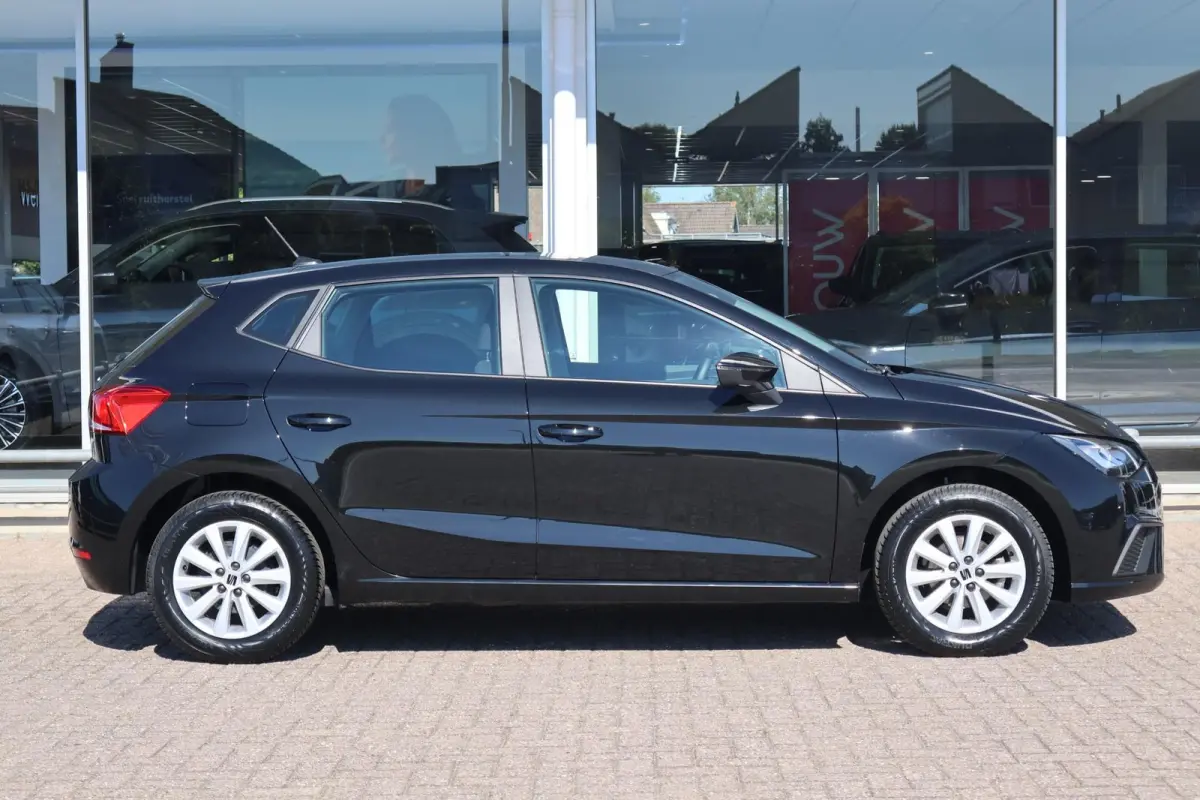 1.0 EcoTSI 95pk Style | Climate Control | Carplay | PDC | DAB radio
