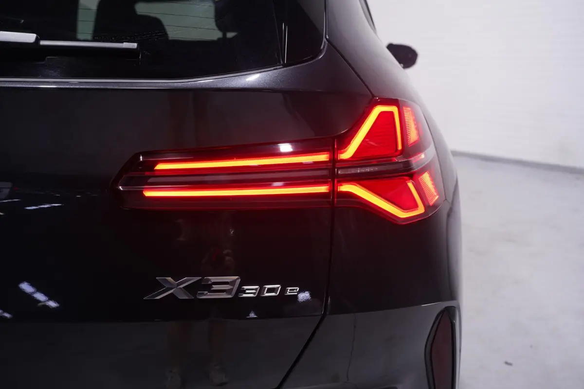 30e xDrive M Sport Pro 100% SOH Stoelverwarming v+a Stuurverwarming Stoelventilatie voor Head up display Harman/kardon Memory bestuurderstoel Apple carplay/android auto Adaptive cruise contr