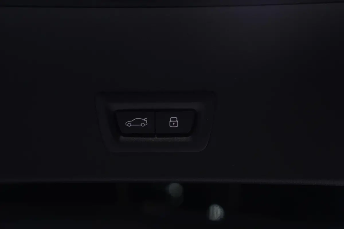 30e xDrive M Sport Pro 100% SOH Stoelverwarming v+a Stuurverwarming Stoelventilatie voor Head up display Harman/kardon Memory bestuurderstoel Apple carplay/android auto Adaptive cruise contr