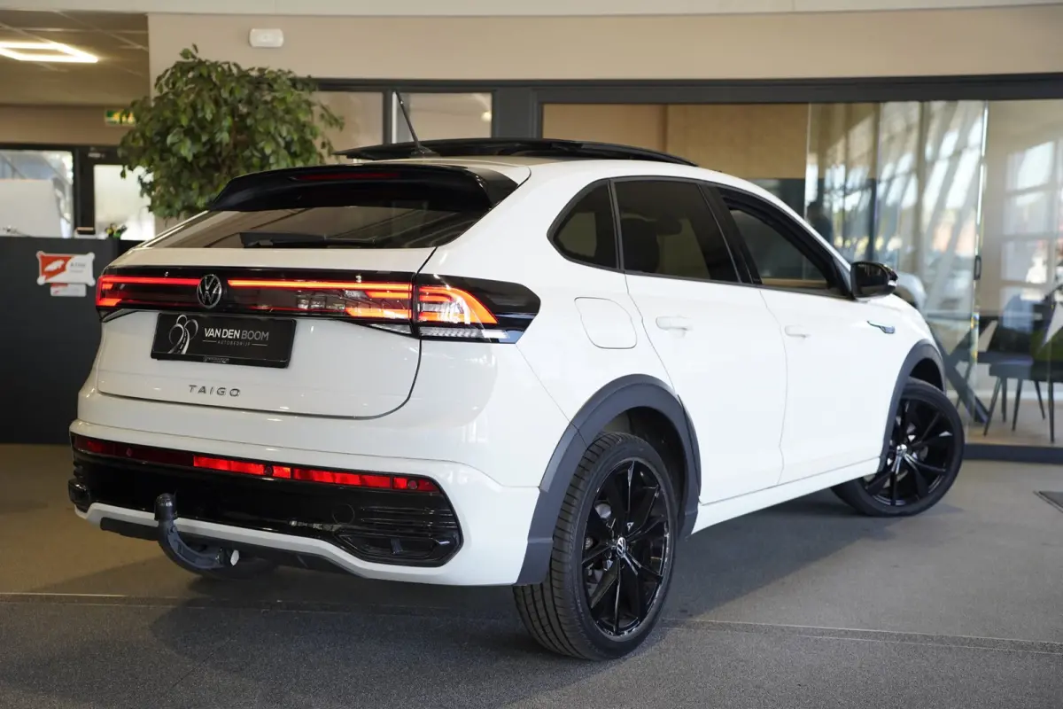 1.5 TSI 2x R-Line Black Style Pano IQ Led Virtual Trekhaak ACC