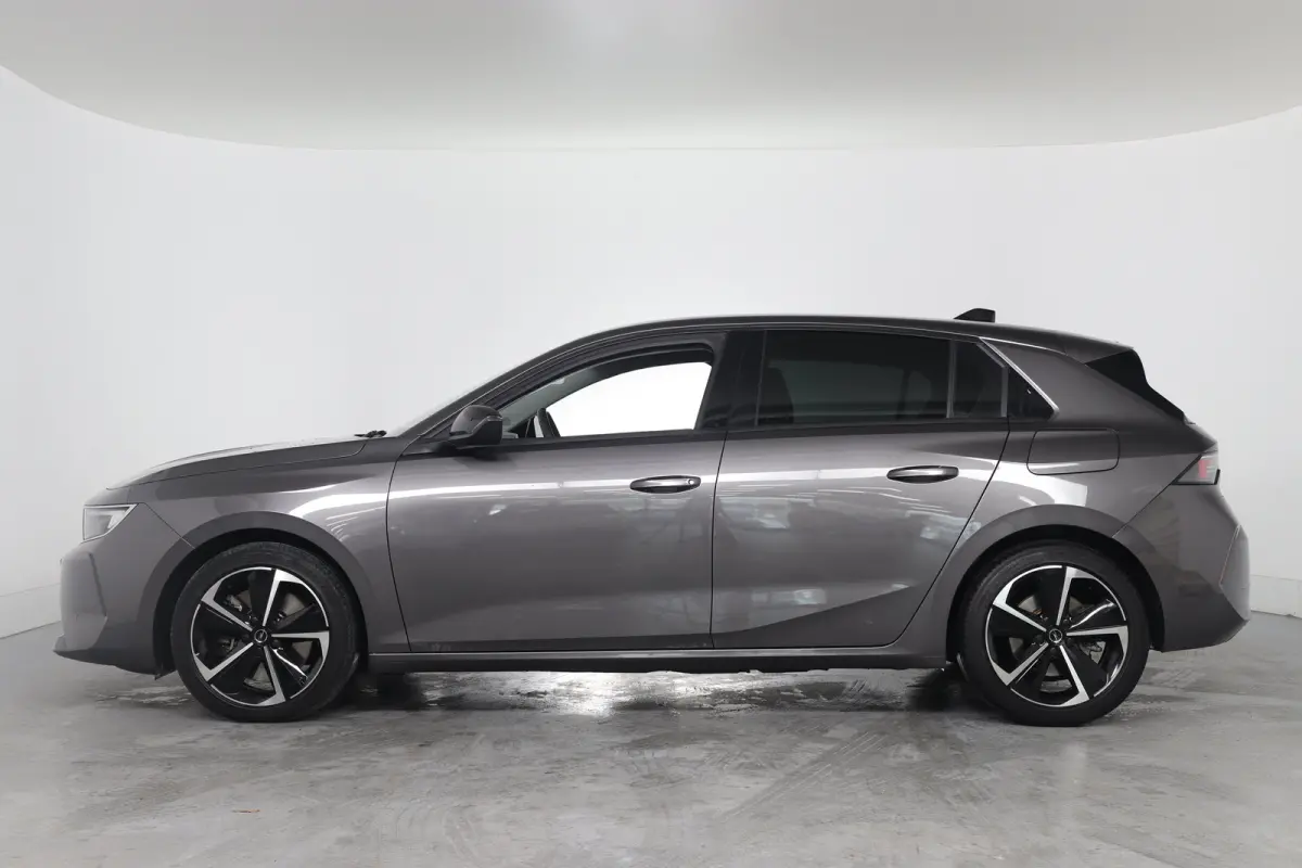 1.6 Hybrid Edition | Dealer Onderhouden! | SOH 94% | LED | Cruise Adaptive | Navi By App | Keyless Start | Clima | Parkeersensoren V+A | Lichtmetalen Velgen
