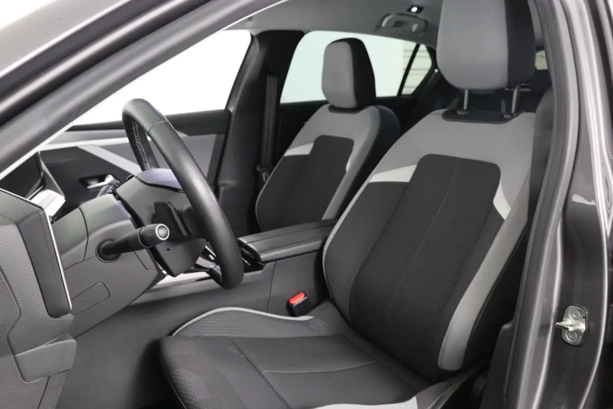 1.6 Hybrid Edition | Dealer Onderhouden! | SOH 94% | LED | Cruise Adaptive | Navi By App | Keyless Start | Clima | Parkeersensoren V+A | Lichtmetalen Velgen