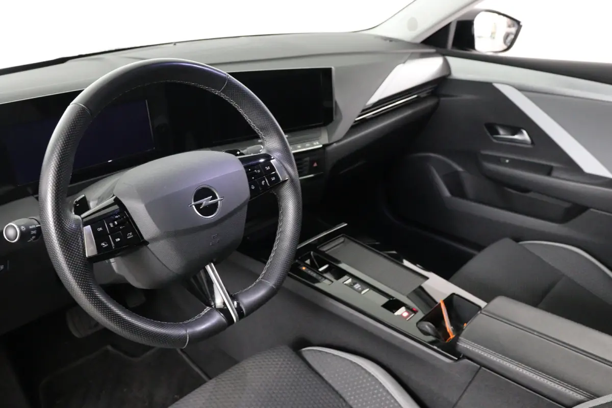 1.6 Hybrid Edition | Dealer Onderhouden! | SOH 94% | LED | Cruise Adaptive | Navi By App | Keyless Start | Clima | Parkeersensoren V+A | Lichtmetalen Velgen