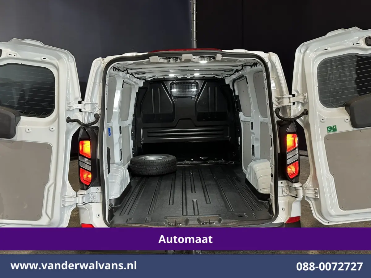 2.0 TDCI 136pk Automaat L1H1 Euro6 Airco | Camera | Apple Carplay | Cruisecontrol | LED | 2740kg trekhaak Android Auto, Parkeersensoren, Verwarmde voorruit, Bijrijdersbank
