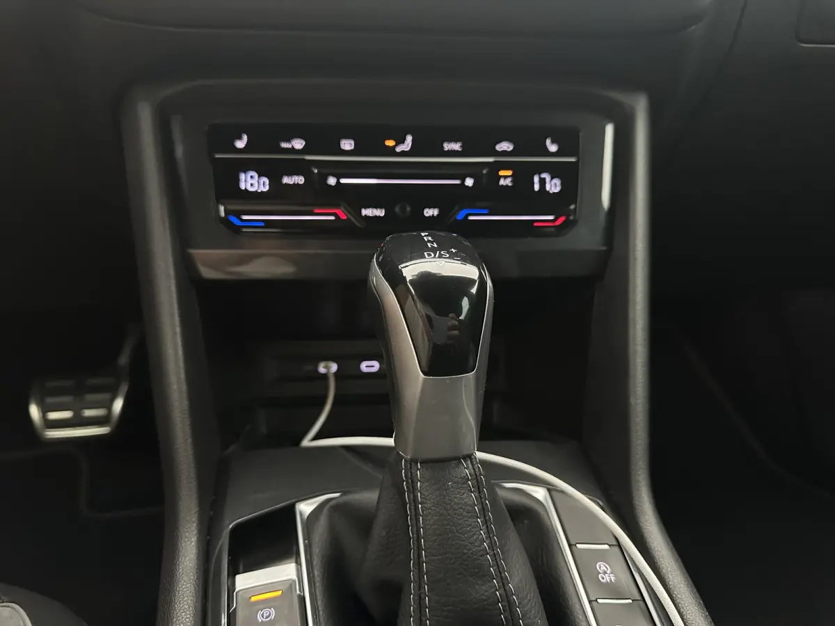 2.0 TSI 4Motion R LINE HEAD UP