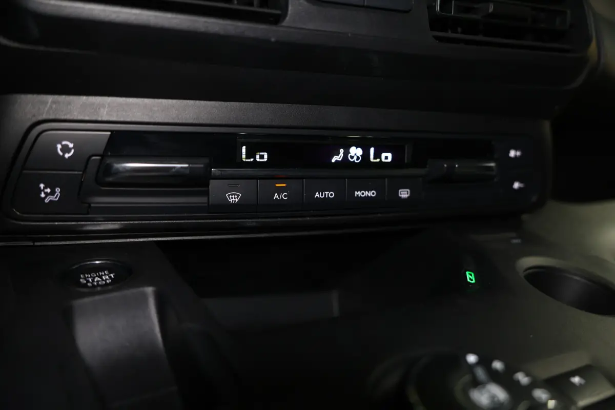 1.2 Turbo Innovation XL 7pers AUTOM NAVI Carplay TREKH 360 Cam L2H1 '21