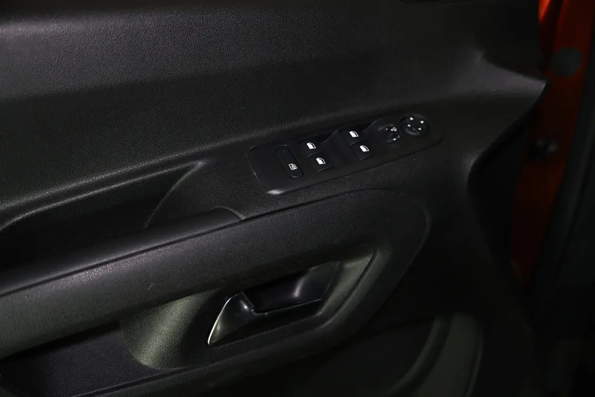 1.2 Turbo Innovation XL 7pers AUTOM NAVI Carplay TREKH 360 Cam L2H1 '21