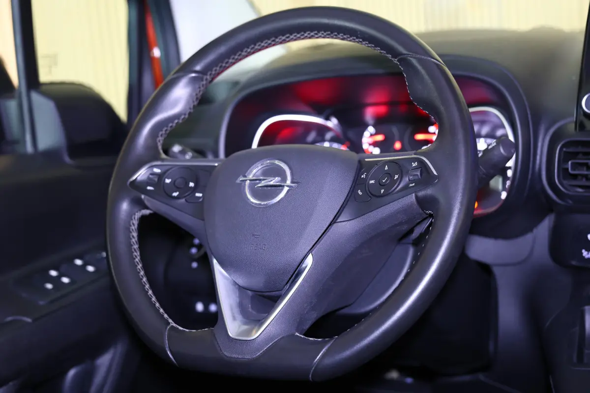 1.2 Turbo Innovation XL 7pers AUTOM NAVI Carplay TREKH 360 Cam L2H1 '21