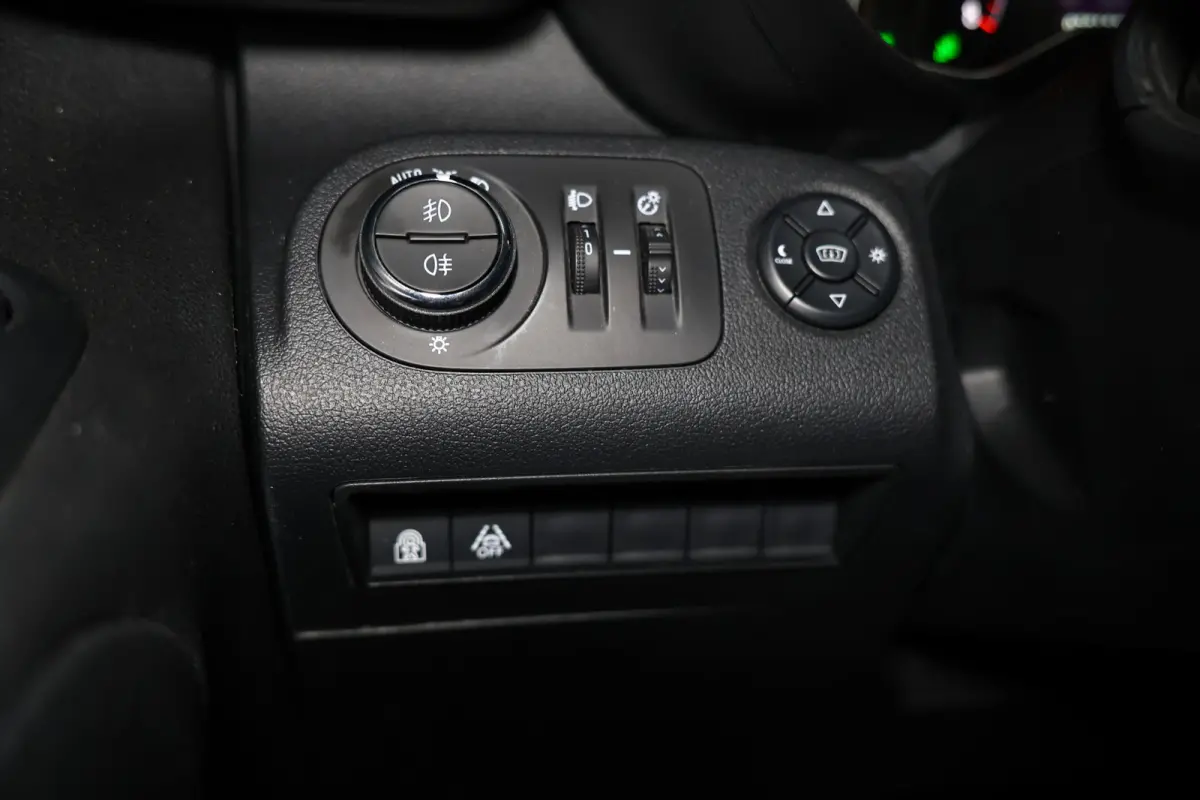 1.2 Turbo Innovation XL 7pers AUTOM NAVI Carplay TREKH 360 Cam L2H1 '21