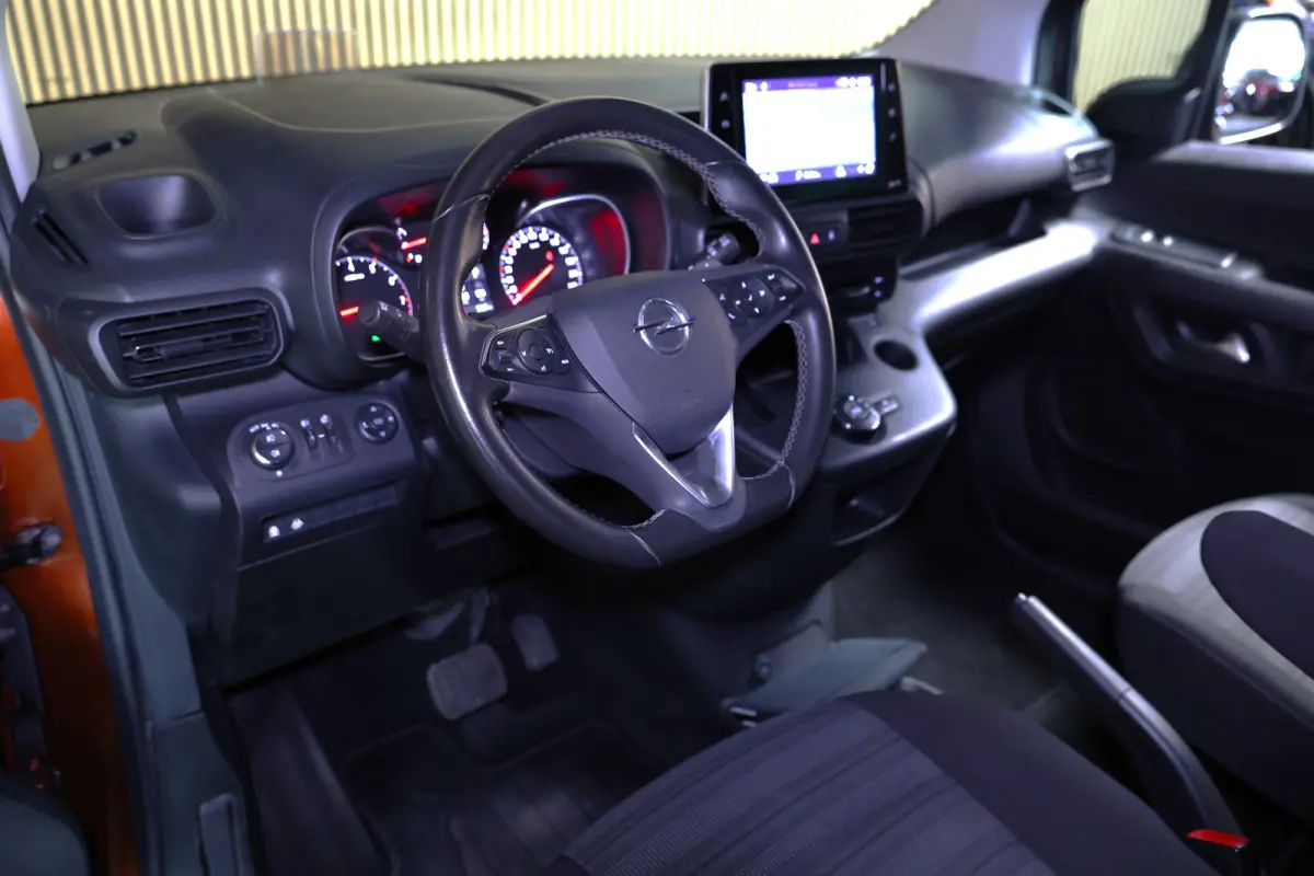 1.2 Turbo Innovation XL 7pers AUTOM NAVI Carplay TREKH 360 Cam L2H1 '21